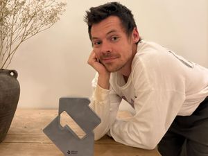 Supporting image for story: Harry Styles and Louis Tomlinson top singles and album charts