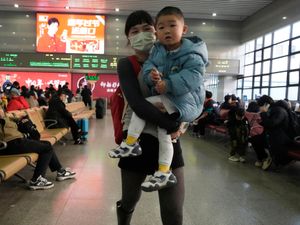 Supporting image for story: China’s Lunar New Year travel rush kicks into high gear