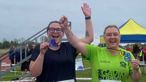 Two sisters from Dudley who lost their dad to a cardiac arrest 25 years ago are to run the Manchester Marathon in his memory