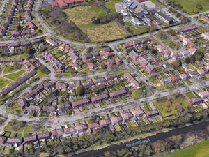 Supporting image for story: Man 'armed with three knives tried to kill brother' in front of police