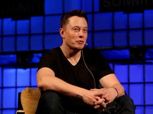 Supporting image for story: Elon Musk must still have his tweets approved by Tesla lawyer, court rules