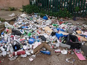 Supporting image for story: Rubbish dumped in Walsall following Birmingham bin strike 