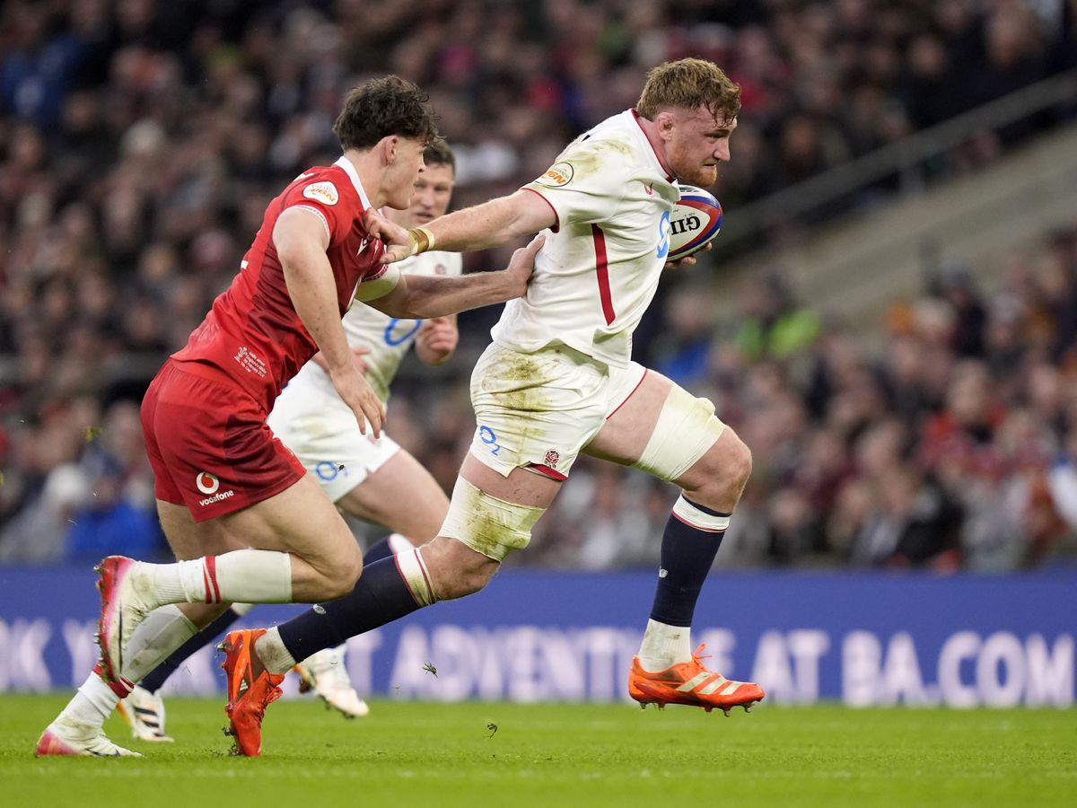 Ollie Chessum in at blindside flanker only change for England against France