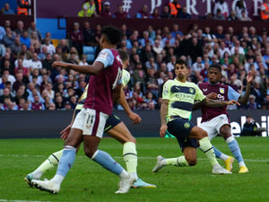 Supporting image for story: Aston Villa 1-1 Manchester City - Report