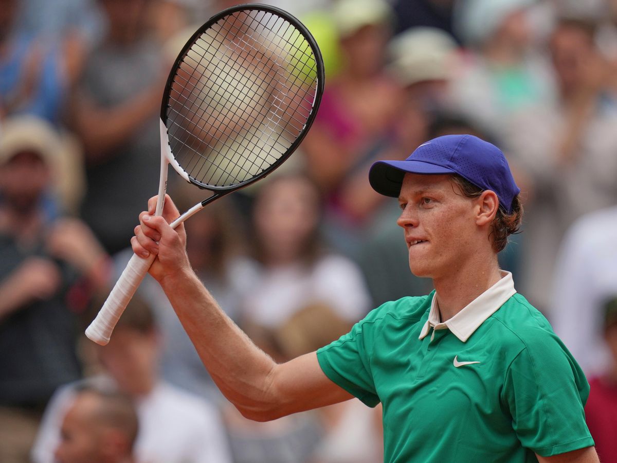 Jannik Sinner makes light work of Jiri Lehecka at French Open