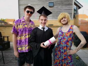 Supporting image for story: This guy’s parents couldn’t come to his graduation so his friends stepped in