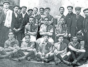 Early 1900s – Wellington Ivanhoe football team with the Ben Bourne Cup, played for on Boxing Day at Oakengates