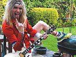 Supporting image for story: Justin is back with Hot Leg