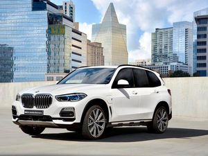 Supporting image for story: New BMW X5 plug-in hybrid will have 50-mile electric range