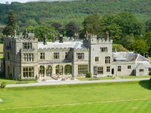 Supporting image for story: Chance to live in a bubble of luxury