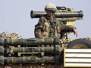 Supporting image for story: UK to send armoured missile launchers to Ukraine as Russian offensive begins