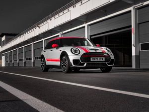 Supporting image for story: Mini unveils updated John Cooper Works Clubman and Countryman