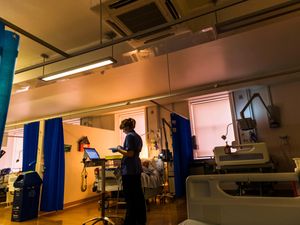 Supporting image for story: What the latest NHS hospital figures for England show