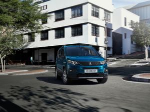 Supporting image for story: Peugeot announces prices and specifications for e-Rifter
