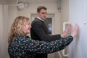 Jayne Bryant - Cabinet Secretary for Housing and Local Government, Welsh Government looks at an innovative heating option, which enables residents to save money on energy bills. 