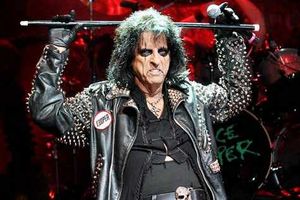 Supporting image for story: Concert review: Alice Cooper at Birmingham NIA