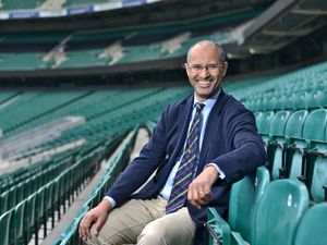 Supporting image for story: Tom Ilube resigns as RFU chairman amid pay controversy