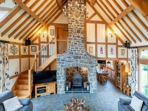 Supporting image for story: See inside stunning oak-framed home on the market for £590,000