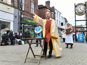 Supporting image for story: Wellington celebrates Charter Day - and most importantly appointment of new ale taster
