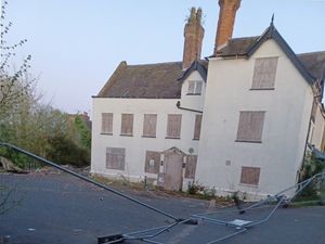 Supporting image for story: Police warn of dangers after potential trespassers reported at abandoned building