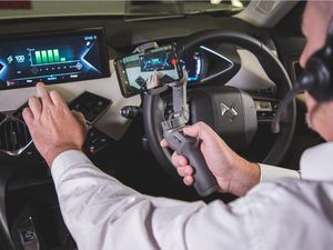 Supporting image for story: Groupe PSA introduces virtual showroom technology