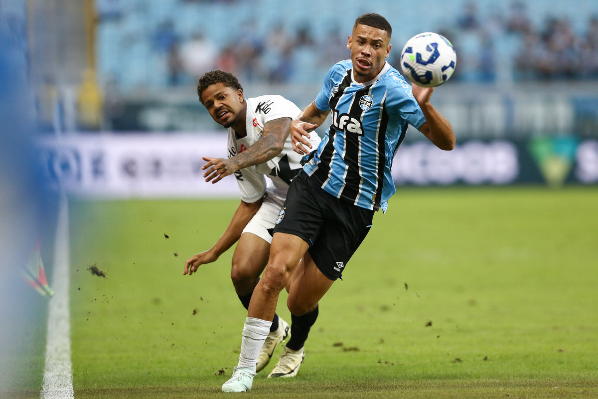 Aston Villa reportedly agree &pound;10.5million fee for Brazilian teenager