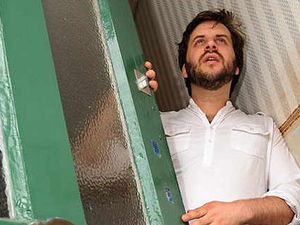 Supporting image for story: Thieves steal main road door handles