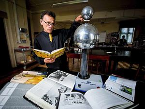 Supporting image for story: Teacher top of class on University Challenge