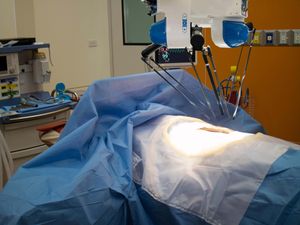 Supporting image for story: Robotic surgeries set to soar under NHS plans