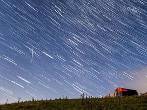 Supporting image for story: This time-lapse of the Perseid meteors is absolutely breathtaking
