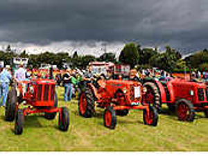 Supporting image for story: Rain fails to dampen spirits at steam rally