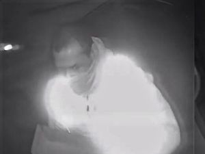 Supporting image for story: Fake delivery driver ties up and punches man before taking Bentley during robbery