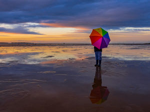 Supporting image for story: Stunning sunset lands top prize for Shropshire vet Amy