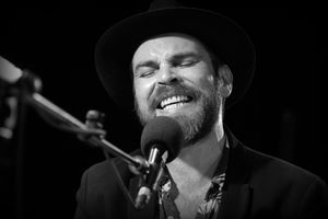 Gaz Coombes. Picture by: Chris Close