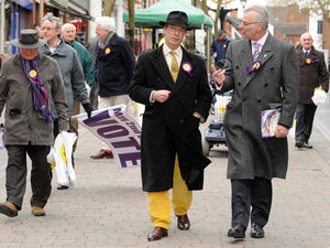 Supporting image for story: UKIP leader Nigel Farage hits out at HS2