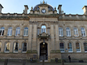 Supporting image for story: Man who took dagger to pub days after shouting 'obey me' at ex's house gets suspended sentence