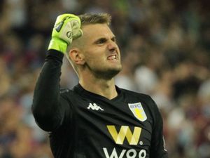 Supporting image for story: Dean Smith: Unflappable Tom Heaton a perfect fit for Aston Villa