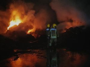 Supporting image for story: Schoolchildren in Chirk kept indoors during Kronospan fire