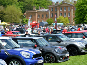 Supporting image for story: Hundreds of classic Minis put on display at Himley Hall - in pictures