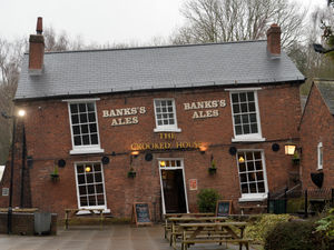Supporting image for story: Crooked House among 194 pubs lost in 2023