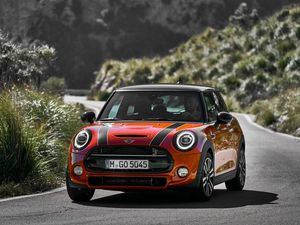 Supporting image for story: First Drive: Updated Mini hatch remains as much fun as ever