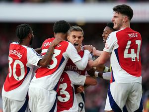 Supporting image for story: Arsenal beat Leicester late on after Manchester City draw at Newcastle