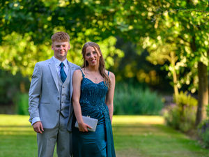 Supporting image for story: In pictures: Bridgnorth class of 2025 secondary school students dress up to the nines for end-of-year prom