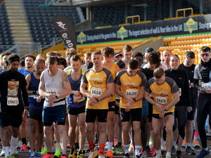 Supporting image for story: Watch: Sunshine breaks out for the biggest Wolverhampton 10k race in three years