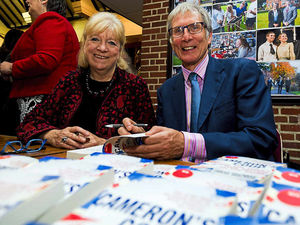 Supporting image for story: Journalist Polly pulls in biggest crowd yet at Wellington Literary Festival