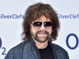 Supporting image for story: Jeff Lynne ‘gutted’ to cancel shows but is now recuperating at home