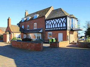 Supporting image for story: From wreck to high-spec: Renovated manor is yours... for £1.5 million