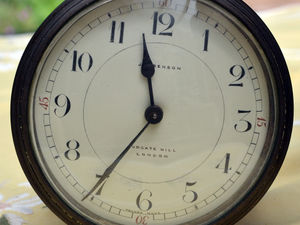 Supporting image for story: Police issue warning to West Midlands residents to take precautions against opportunistic burglars as the clocks go back tonight