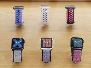 Supporting image for story: Mask-wearing iPhone users will soon be able to unlock phone using an Apple Watch