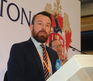 Stuart Anderson MP has called for a clampdown on knife crime in Wolverhampton